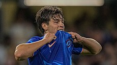 Osmnáctiletý Marc Guiu z Chelsea poté, co proti Servette neprom�nil velkou...
