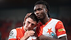 Christos Zafeiris a Igoh Ogbu po slávistickém vypadnutí s Lille.