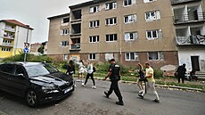 �tvr� P�edlice v Ústí nad Labem. Ú�edníci magistrátu a strá�níci p�i kontrole...