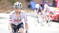 Britský cyklista Adam Yates (UAE) v sólo jízd� b�hem deváté etapy Vuelty