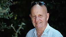 Ondej Neff. Bylo mu tiadvacet, v eskoslovenském rozhlase pracoval jako...