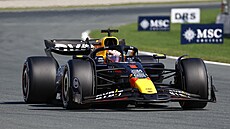 Max Verstappen na trati v nizozemském Zandvoortu.