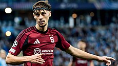 Spar�anský fotbalista Veljko Birman�evi� b�hem utkání záv�re�ného p�edkola Ligy...