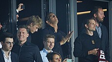 Majitel fotbalové Sparty Daniel K�etínský oslavuje v �estné ló�i na Letné...