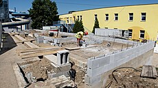 Pístavba budovaná u bazénu na Slovanech umoní napojení nafukovací stechy...