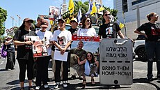 Rodiny izraelských rukojmích, které u� m�síce v�zní palestinské teroristické...