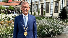 Pravomoc oddávat snoubence získali poslanci a senátoi od ledna 2024. Roli...