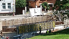 Pracovníci v daný �as (10:30) na stavb� mostu ve Velkém B�ezn� nepracovali....