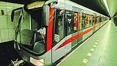 Ped padesáti lety pibyli k horníkm pracujícím denn v podzemí  také...