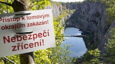 Lom Velká Amerika láká turisty, kte�í si z nadhledu desítek metr� cht�jí...