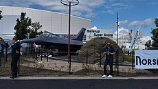 Vystavené nafukovací letouny F-16 na dánském zbrojním veletrhu DALO. (26. srpna...
