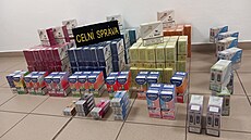 Pohled na �ást nezdan�ných e-cigaret, které letos celníci v Olomouckém kraji...