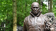 Bronzová socha zesnulého �éfa Wagnerova uskupení Jevgenije Prigo�ina na...