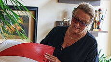 Na památku si návrhá�ka nechala n�kolik de�tník� a klobouk�. Ve�keré oble�ení...