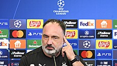 Slávistický trenér Jindich Trpiovský na tiskové konferenci ped odvetným...