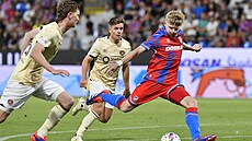 �ance plze�ského Pavla �ulce (vpravo) v utkání s Hearts.