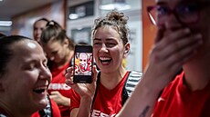 �eské basketbalistky oslavují postup do hlavní fáze kvalifikace mistrovství...
