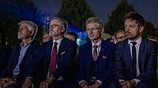 Film Vlny uvedli premiér Petr Fiala a re�isér Ji�í Mádl.