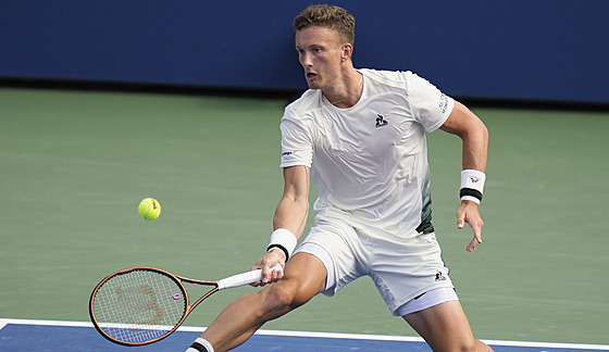 Ji�í Lehe�ka se soust�edí na forhend ve t�etím kole US Open.