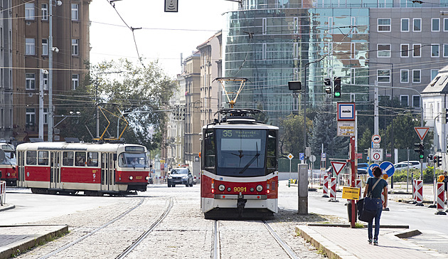 Oprava Hartigovy ulice na Žižkově skončila dřív, tichý asfalt sníží hluk