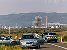 Pyrotechnici odplili nevybuchlou leteckou pumu v arelu chemiky u Litvnova....