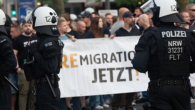 Protest pravicových skupin za deportace migrant� v Solingenu (26. srpna 2024)