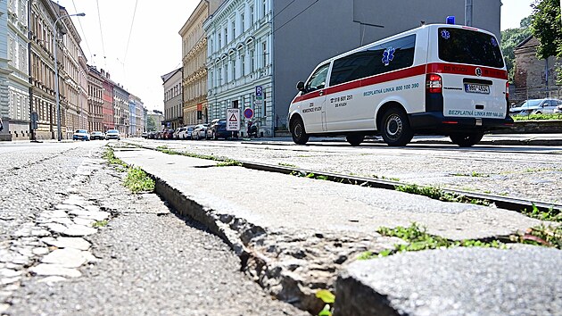 Ulice doln v centru Brna je ve patnm stavu. Od z ji ek rozshl rekonstrukce. (30. srpna 2024)