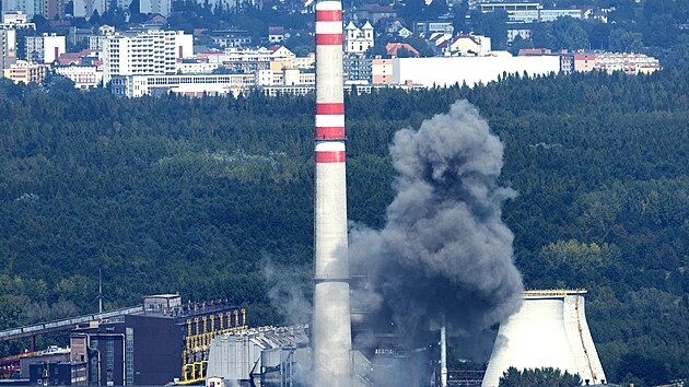 Pyrotechnici odplili nevybuchlou leteckou pumu v arelu chemiky u Litvnova. (30. srpna 2024)