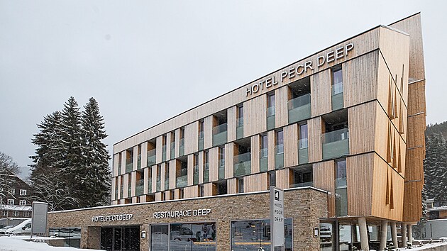 Developer dostav�l hotel Pecr Deep p�ed dv�ma lety, vyslou�il si kritiku peck� opozice. (11. �nora 2020)