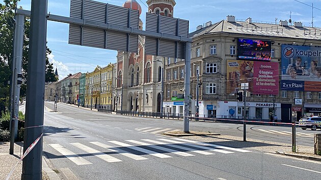 Podezel kufr ped Velkou synagogou v Plzni zpsobil velk policejn manvry. Klatovsk tda v Plzni je kolem msta nlezu uzaven. (30. srpna 2024)