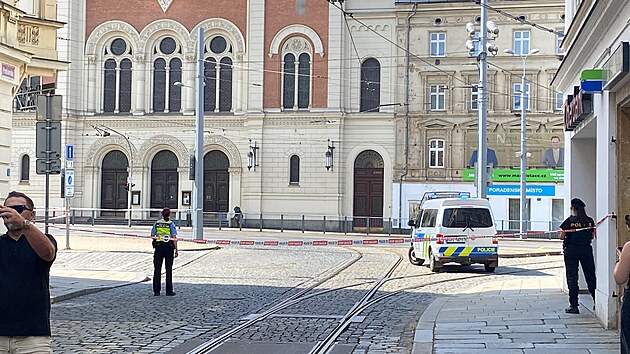 Pyrotechnik prohledv podezel kufr. (30. srpna 2024)