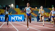 �tvrtka�ka Lurdes Gloria Manuel fini�uje v b�hu na 400 metr� na juniorském MS v...