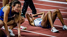 �tvrtka�ka Lurdes Gloria Manuelv cíli b�hu na 400 metr� na juniorském MS v Lim�.