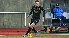 Obránce Arthur Chaves v dresu Académica Visea.