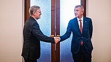 Petr Fiala a Andrej Babiš před setkáním s prezidentem Petrem Pavlem. Rok 2024.