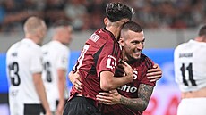 Sparanský kídelník Luká Haraslín (vpravo) slaví vstelený gól proti Hradci...