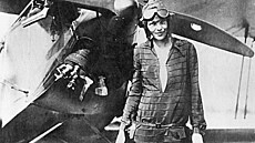 Amelia Mary Earhart, známá jako Lady Lindy, byla americká letkyn, která v roce...