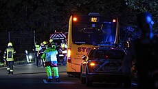 N�mecké záchranné a bezpe�nostní slo�ky na míst� útoku v Siegenu, kde �ena...