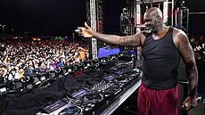 Shaquille O'Neal jako DJ Diesel (Tahoe Live Music Festival, prosinec 2023)