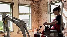 Adéla �ípová p�i rekonstrukci své vily.