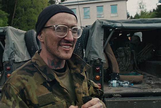 Pochcánek je otevený dokumentární deník, v nm zachycuje reisér fyzickou a...