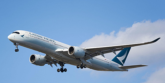 Airbus A350 spole�nosti Cathay Pacific p�istává na londýnském leti�ti Heathrow....