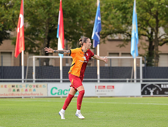 Andrea Sta�ková slaví, za Galatasaray se trefila v zápase proti Racingu.