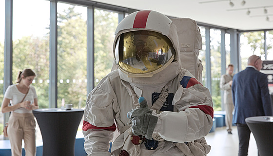 Vláda p�edstavila projekt �eská cesta do vesmíru, kterým chce motivovat �koláky...