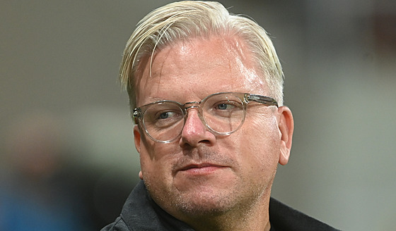 Spar�anský trenér Lars Friis b�hem ligového duelu v Hradci Králové.