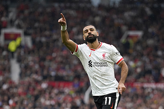 Mohamed Salah slaví gól do sít Manchesteru United.