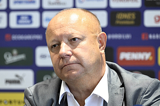 Pedseda FAR Petr Fousek na tiskové konferenci.
