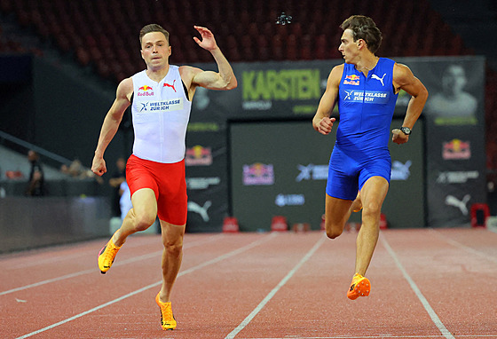 Armand Duplantis (vpravo) v Curychu na tovce poko�il Karstena Warholma.