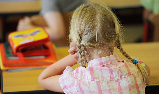 Učitel v Pelhřimově vulgárně křičel na studenty, dívky ho při tom nahrály