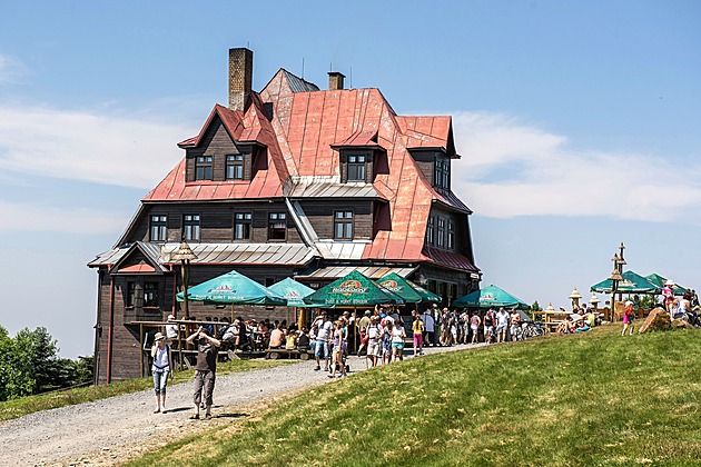 Návštěvnost Beskyd dosáhla hranice snesitelnosti. Pro turisty i místní